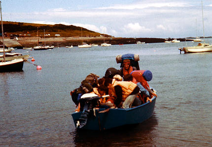 10 Mann in einem Boot