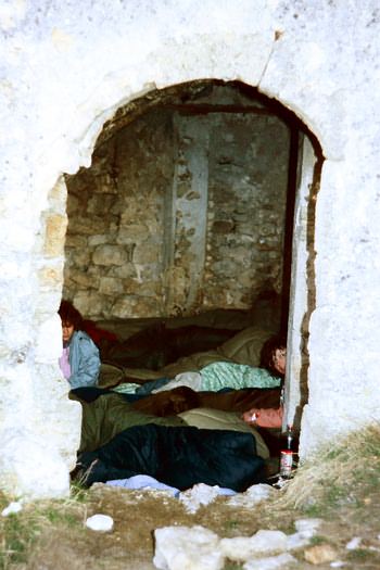 in einem verfallenen Haus im Keller