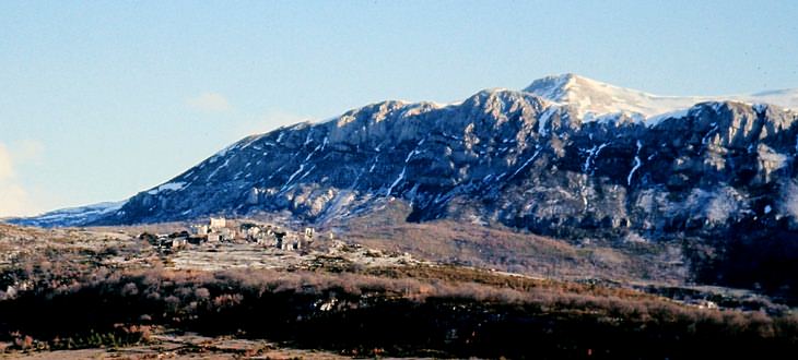 Chateau Neuf - ein altes Rebellendorf bei La Palud