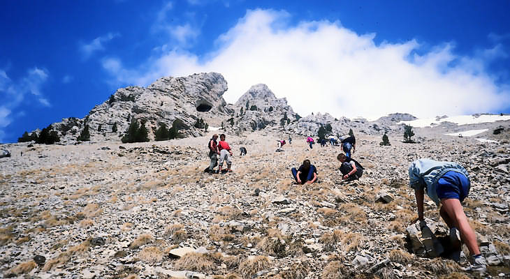 Auf einen Schneeberg wandern/klettern